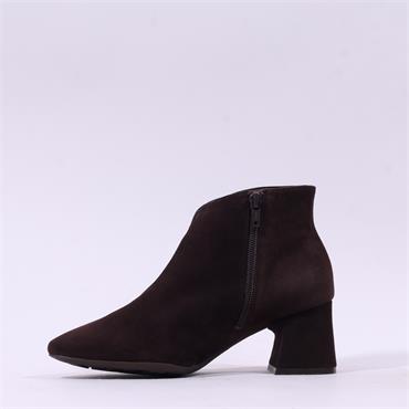 Wonders V Cut Pointed Block Heel Boot - Brown Suede